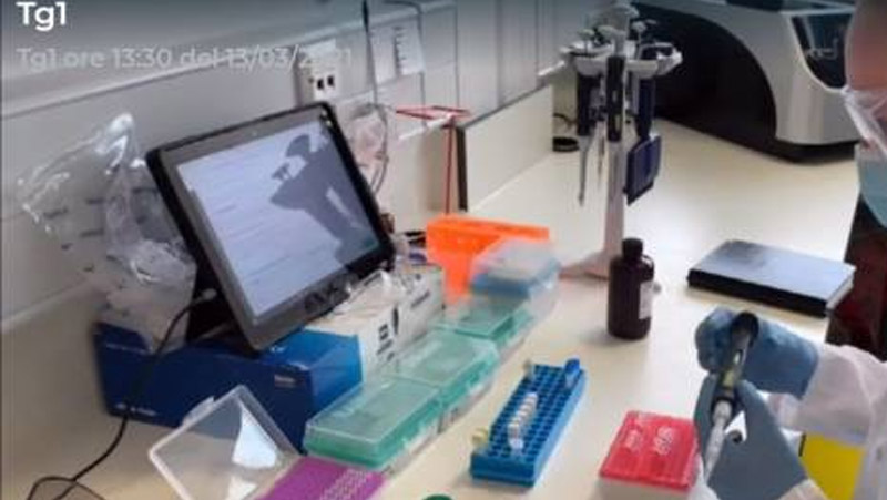 Rai nella bufera, il Tg1 sotto accusa per il caso AstraZeneca: «Non è stata detta la verità» notizie manipolate dal tg1