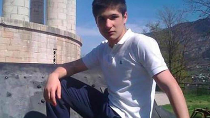 Il Giudice di Trento: “indagate sul vaccino Pfizer e la morte del 24enne”. Il perito che nega il nesso è responsabile della farmacovigilanza in conflitto di interesse Il Giudice di Trento indagate sul vaccino Pfizer