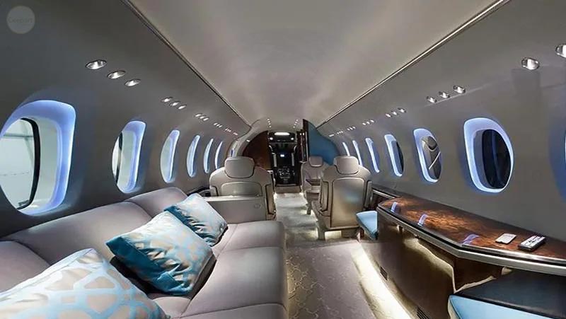 I ricchi uomini d’affari chiedono equipaggio NON vaccinato per i loro Jet I ricchi uomini d'affari chiedono equipaggio NON vaccinato per i loro Jet