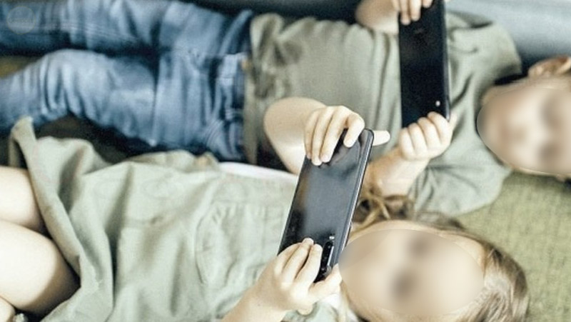 Bambini e danni da smartphone