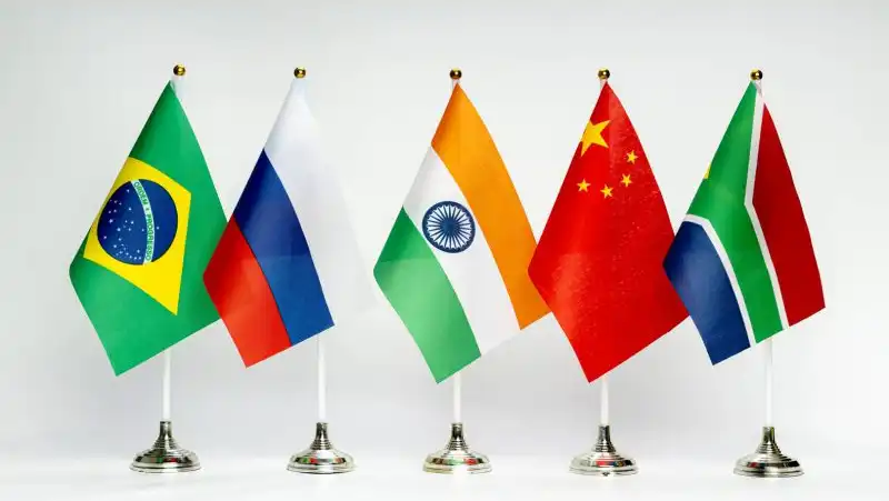 L’Europa potrebbe accettare la valuta BRICS nel 2024