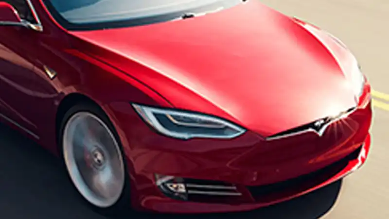 La produzione delle batterie Tesla rilascia lo stesso CO2 di 8 anni di guida a benzina secondo uno studio