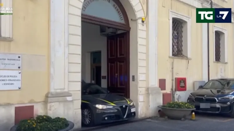 Catanzaro, arrestato primario: avrebbe gestito liste di attesa in modo “privatistico” Catanzaro - arrestato primario avrebbe gestito liste di attesa in modo privatistico