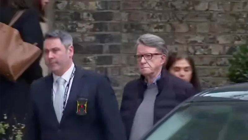 Caso Epstein, arrestato a Londra e rilasciato su cauzione l’ex ambasciatore Peter Mandelson Caso Epstein - arrestato a Londra e rilasciato su cauzione l’ex ambasciatore Peter Mandelson