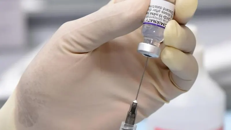 Vaccino Covid, militare cieco post inoculazione, Commissione Medica Militare: “Nesso tra trombosi dei seni cavernosi e Comirnaty di Pfizer” Vaccino Covid - militare cieco post inoculazione - Commissione Medica Militare - Nesso tra trombosi dei seni cavernosi e Comirnaty di Pfizer