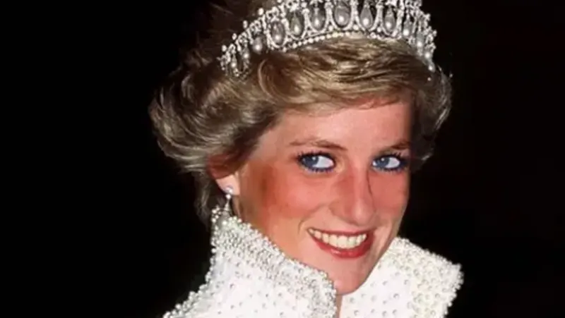 L’omicidio di Lady Diana e il ruolo dei servizi inglesi e francesi L’omicidio di Lady Diana e il ruolo dei servizi inglesi e francesi