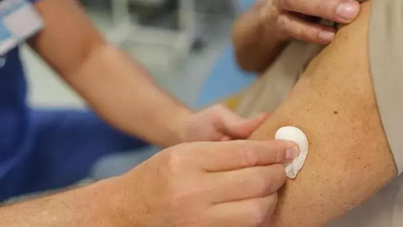 Non mollano! ora ci sono anche i vaccini contro la demenza e l’Alzheimer che hanno provocato loro stessi Demenza e Alzheimer - due vaccini comuni potrebbero aiutarci a prevenirli