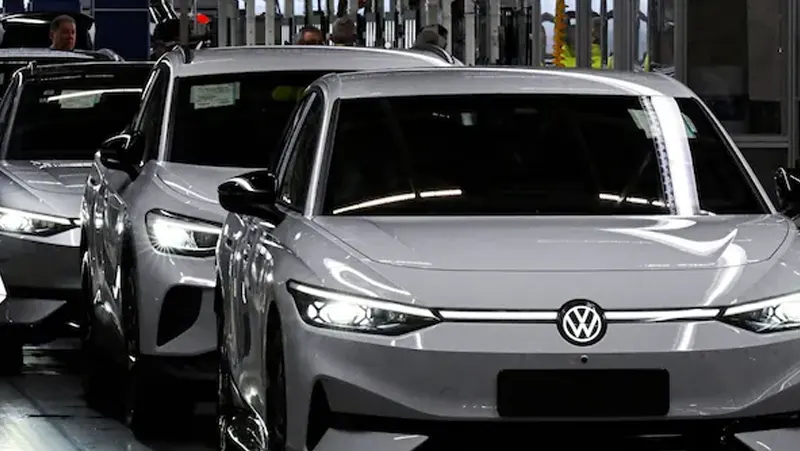 Vw, il Ceo Blume valuta di tagliare fino a 100.000 posti di lavoro nei prossimi anni il Ceo Blume valuta di tagliare fino a 100000 posti di lavoro nei prossimi anni